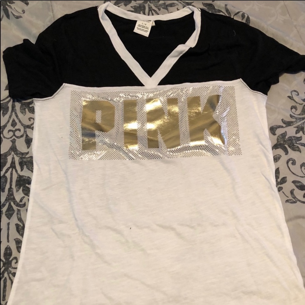 VICTORIA SECRET SHORT SLEEVE V NECK